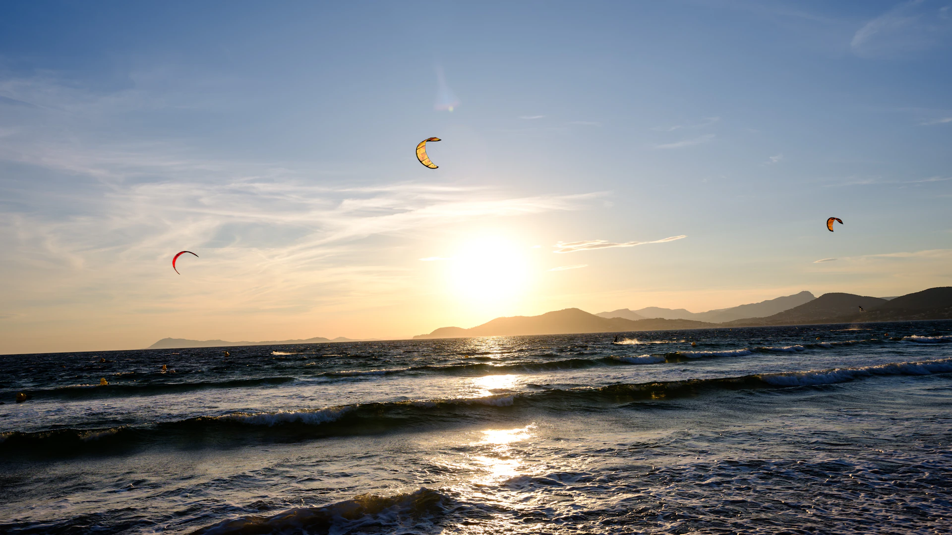 Coucher de soleil sur le kitesurf à L'Almanarre