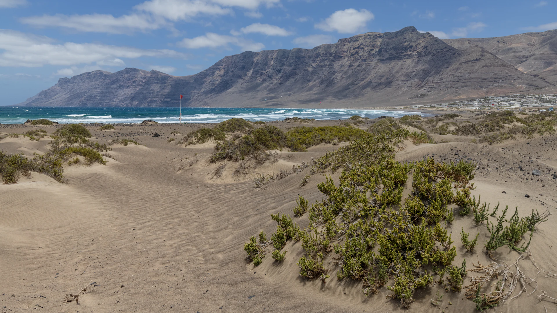 La plage de Famara au pied du Risco, Lanzarote