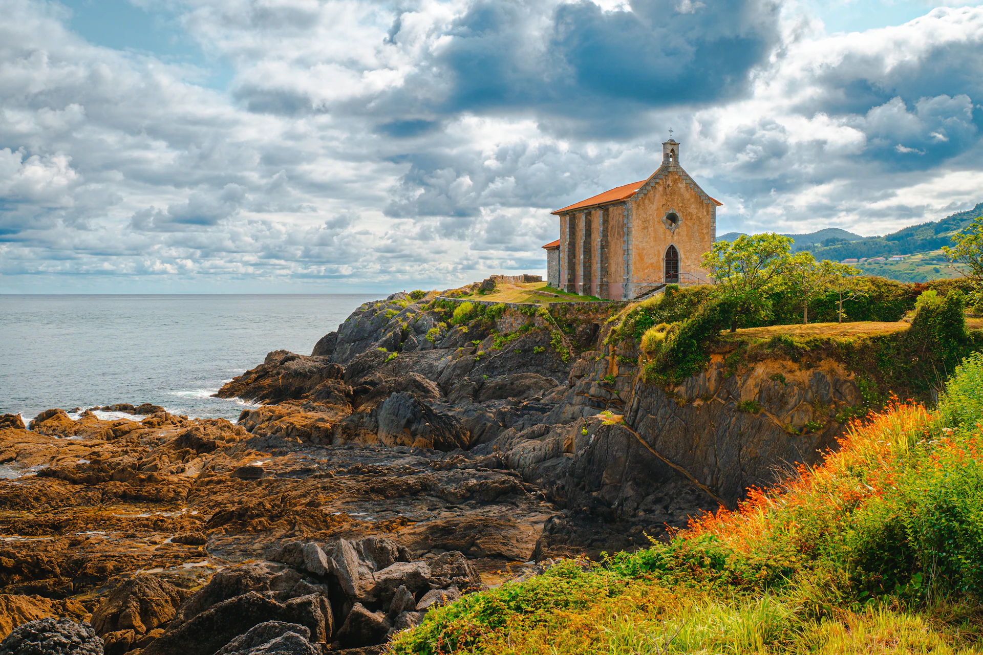 L'ermitage Santa Catalina sur la pointe rocheuse de Mundaka