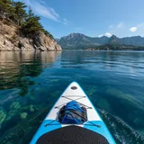 Paddle de randonnée sur une eau plate