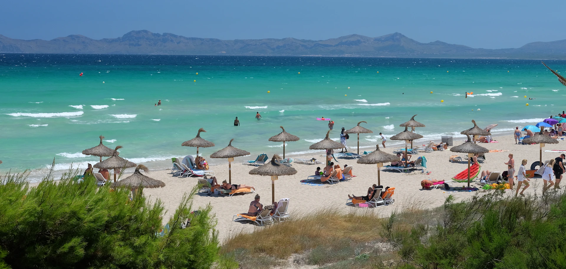 Baie d'Alcúdia avec la Playa de Muro et ses eaux turquoise, Majorque
