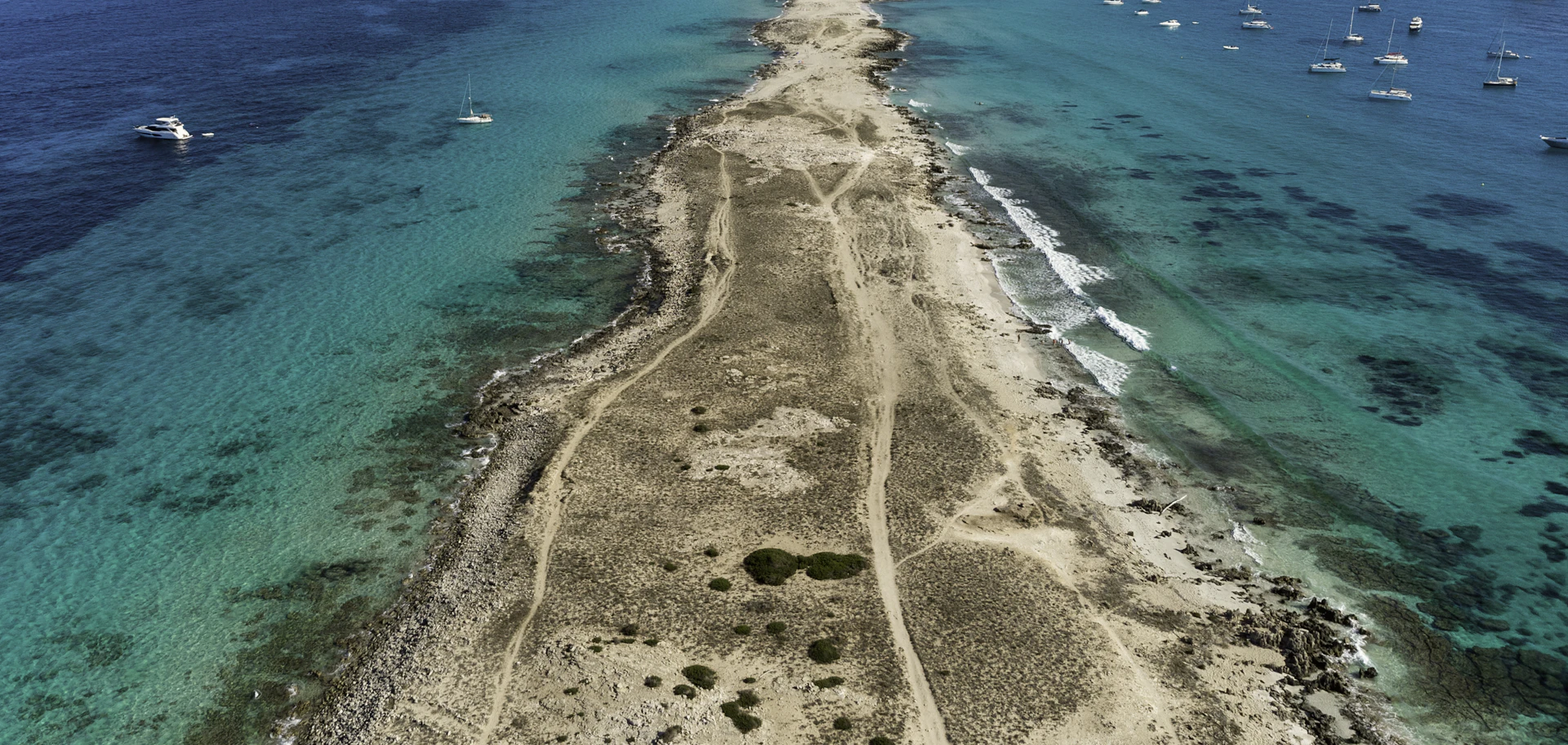 Langue de sable entre eaux turquoise à Formentera, Îles Baléares