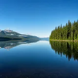 Spot de glisse sur un lac en pleine nature
