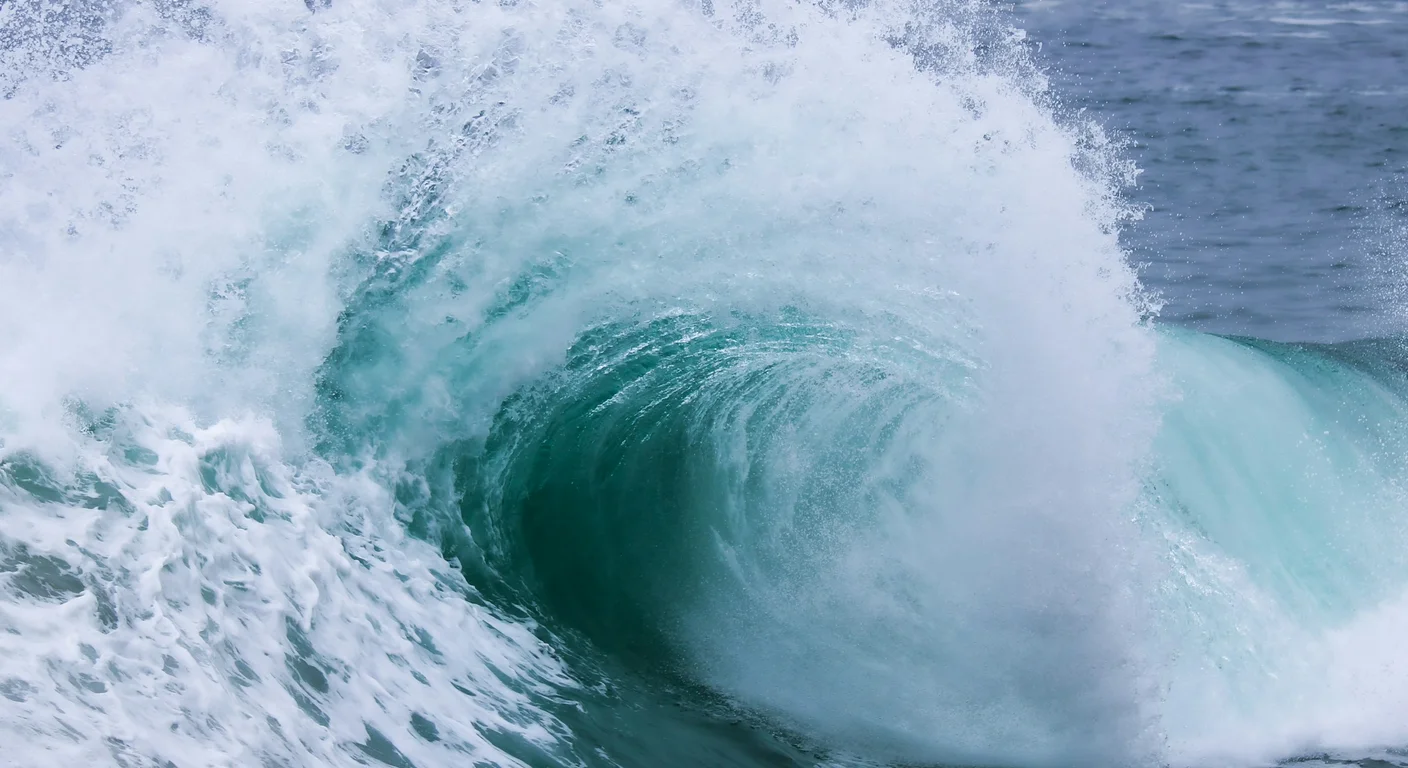 Vagues de beach break parfaites pour le surf à Hossegor